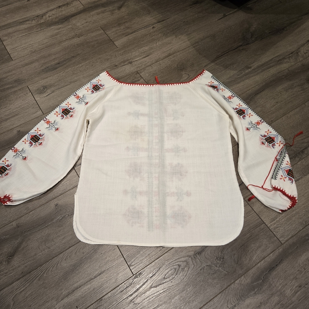Bohemian White Cotton Tunic and Red Embroidered Blouse - Picture 2 of 6